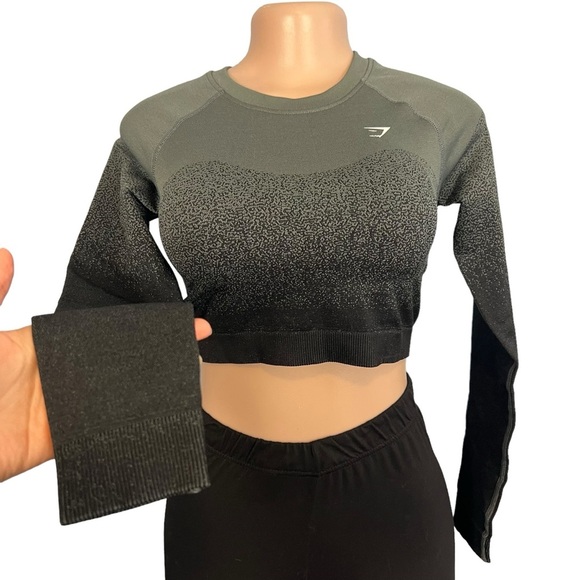 3/$30 🍂 Gymshark Adapt Seamless Ombre Long Sleeve Crop Top Black Gray - Picture 3 of 8